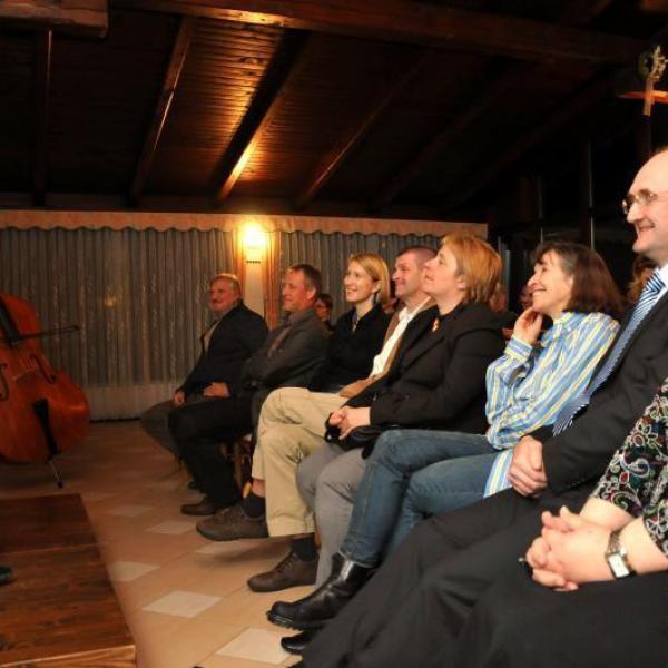 Praznovanje s predstavo Iztoka Mlakarja