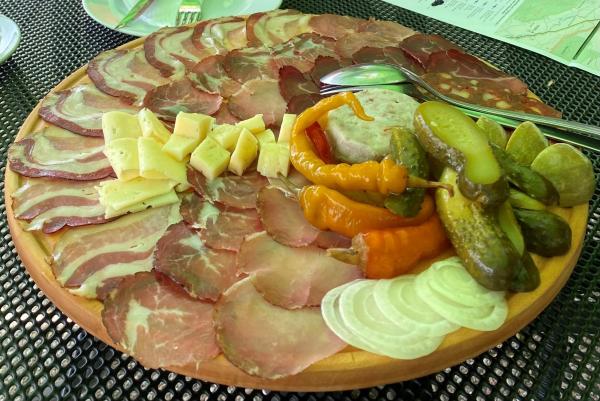 O sopihanju, o kurah pa (skoraj) nič