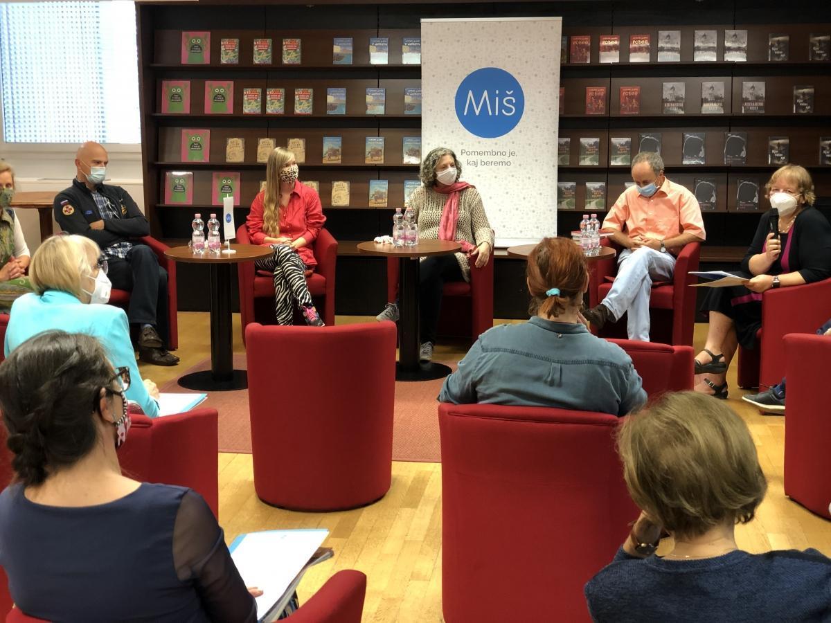 Novinarska konferenca: Mladinski romani