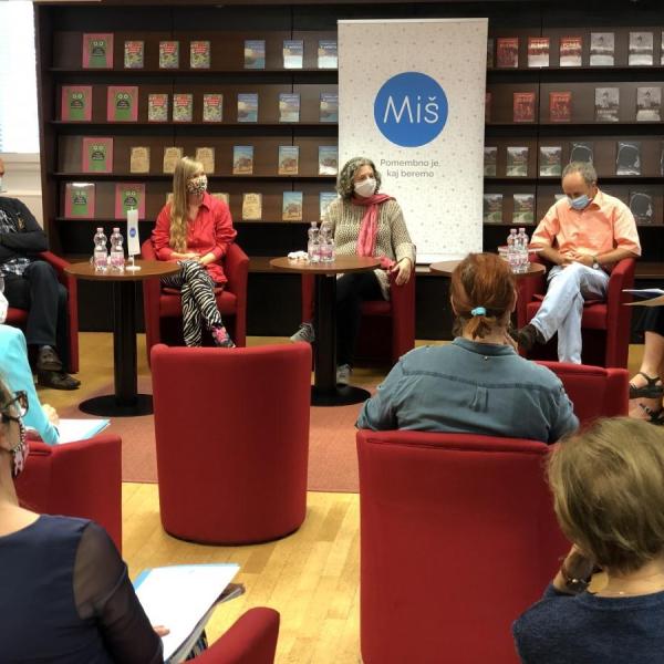 Novinarska konferenca: Mladinski romani