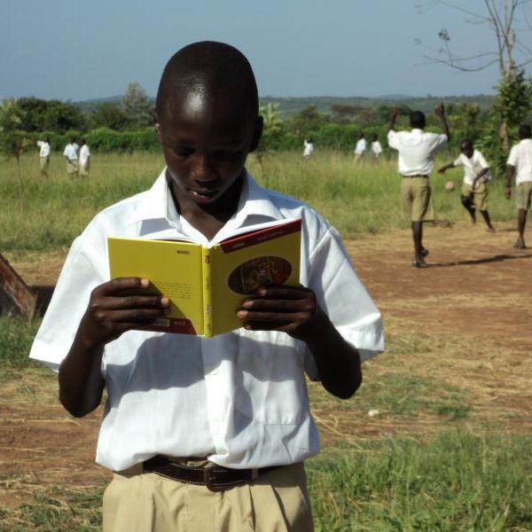 Knjige Janje Vidmar med afriškimi mladimi bralci