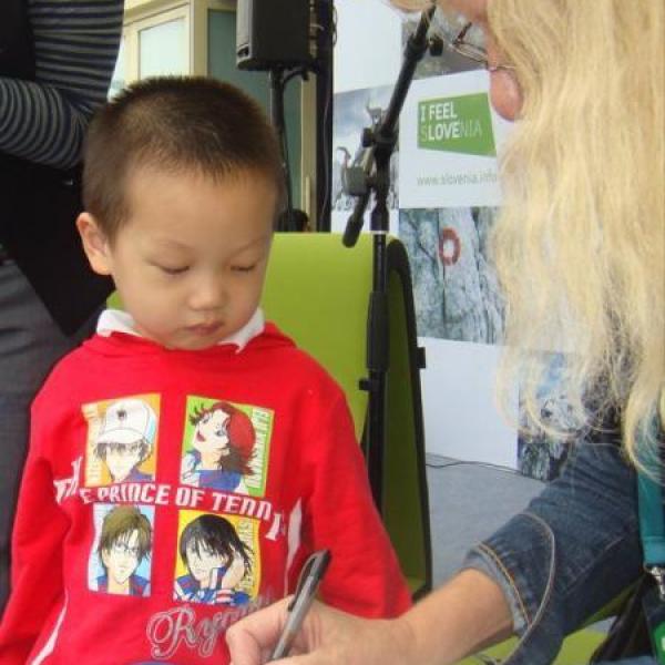 Obisk delegacije slovenskih mladinskih pisateljev na Kitajskem