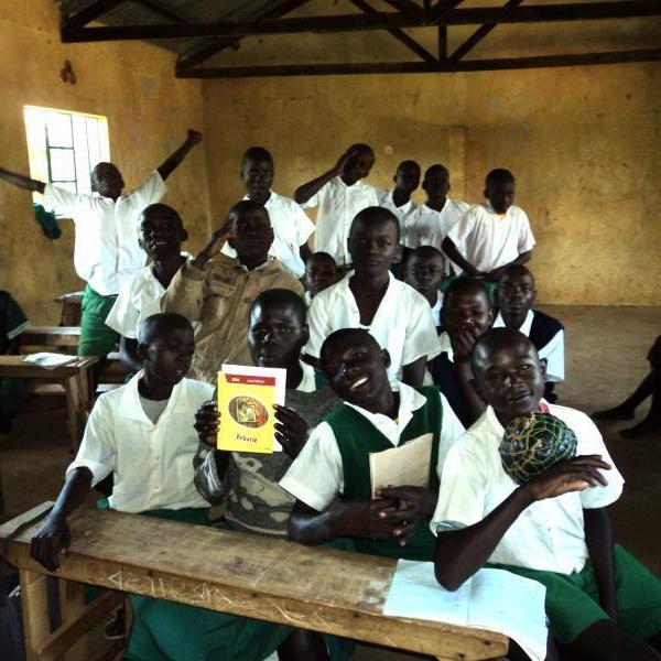 Knjige Janje Vidmar med afriškimi mladimi bralci