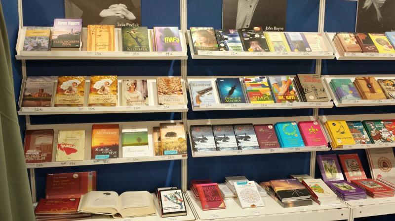 Odsotnost v pisarni v novembru