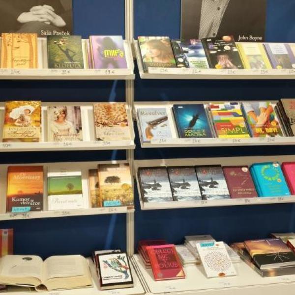 Odsotnost v pisarni v novembru