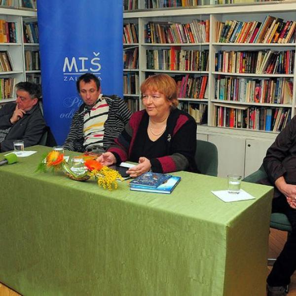 Razmišljanje za odrasle, za mlade pa humor in opazovanje sveta