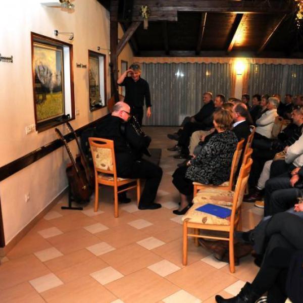 Praznovanje s predstavo Iztoka Mlakarja