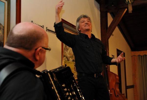 Praznovanje s predstavo Iztoka Mlakarja