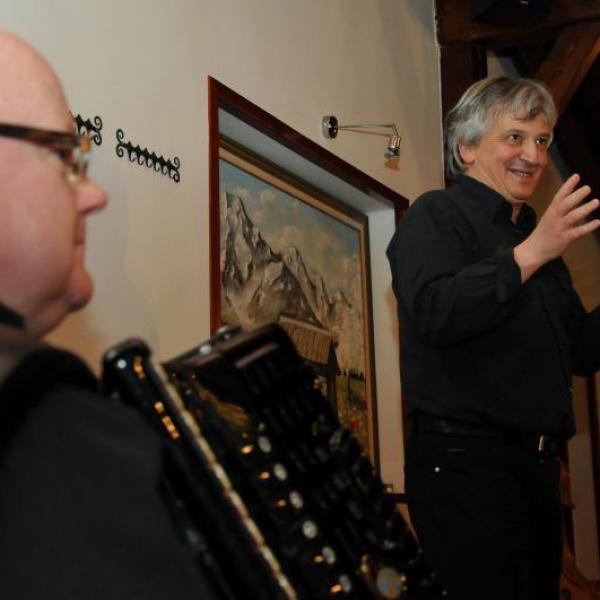 Praznovanje s predstavo Iztoka Mlakarja