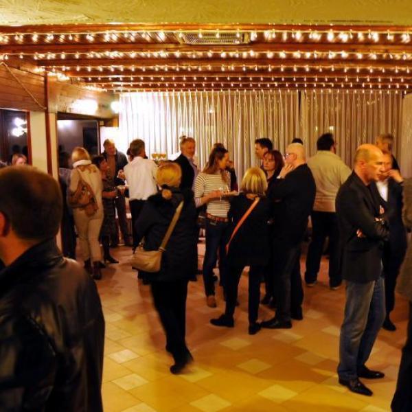 Praznovanje s predstavo Iztoka Mlakarja