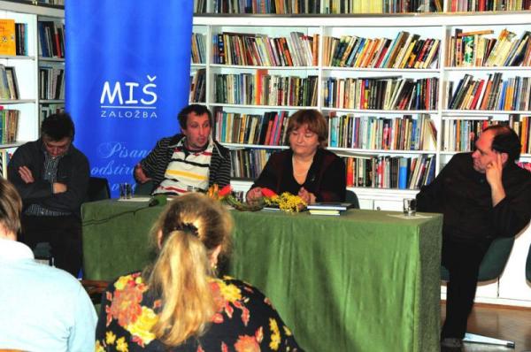 Razmišljanje za odrasle, za mlade pa humor in opazovanje sveta