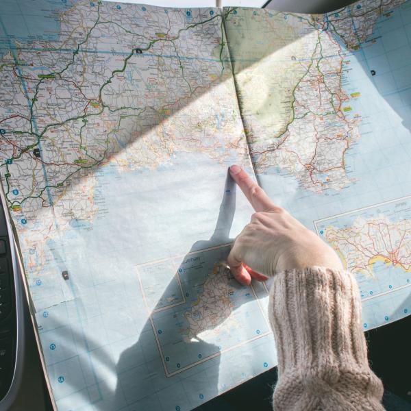 Ali izgubljenemu človeštvu lahko pomagajo zemljevidi?