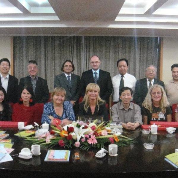 Obisk delegacije slovenskih mladinskih pisateljev na Kitajskem