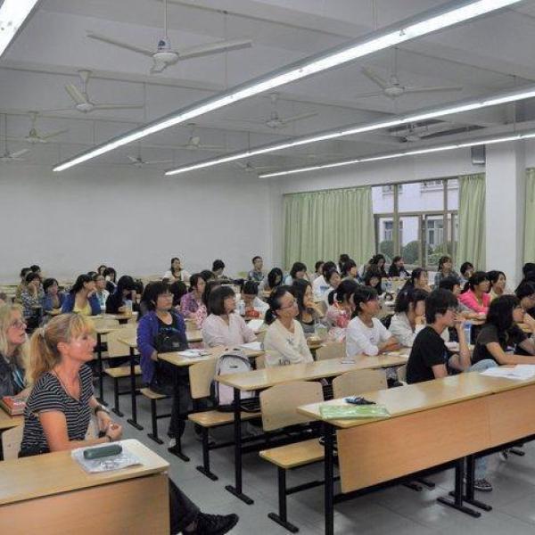 Obisk delegacije slovenskih mladinskih pisateljev na Kitajskem